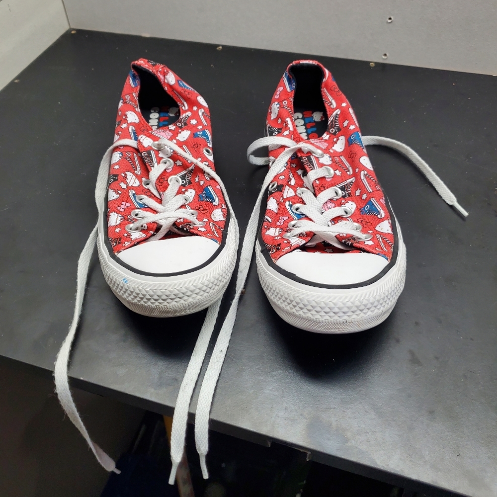 Red size 7 Chuck Taylor shoes